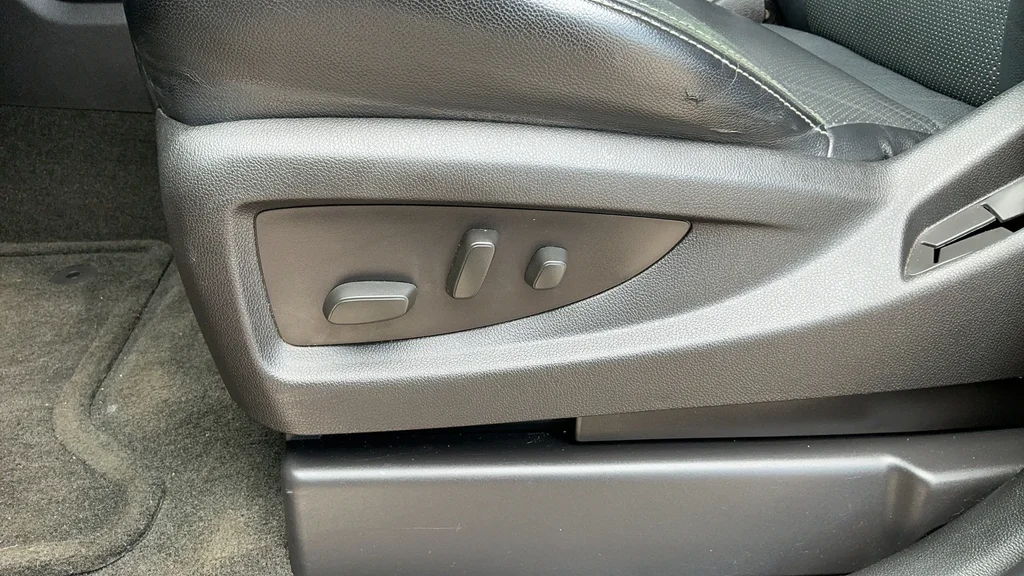 Used 2016 Silver GMC SLE image 19