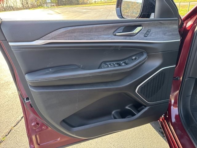 New 2026 Velvet Red Pearl-Coat Exterior Paint Jeep Limited Reserve image 14