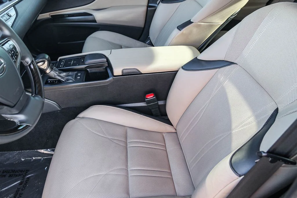 Used 2020 Gray Lexus 300h Luxury image 18