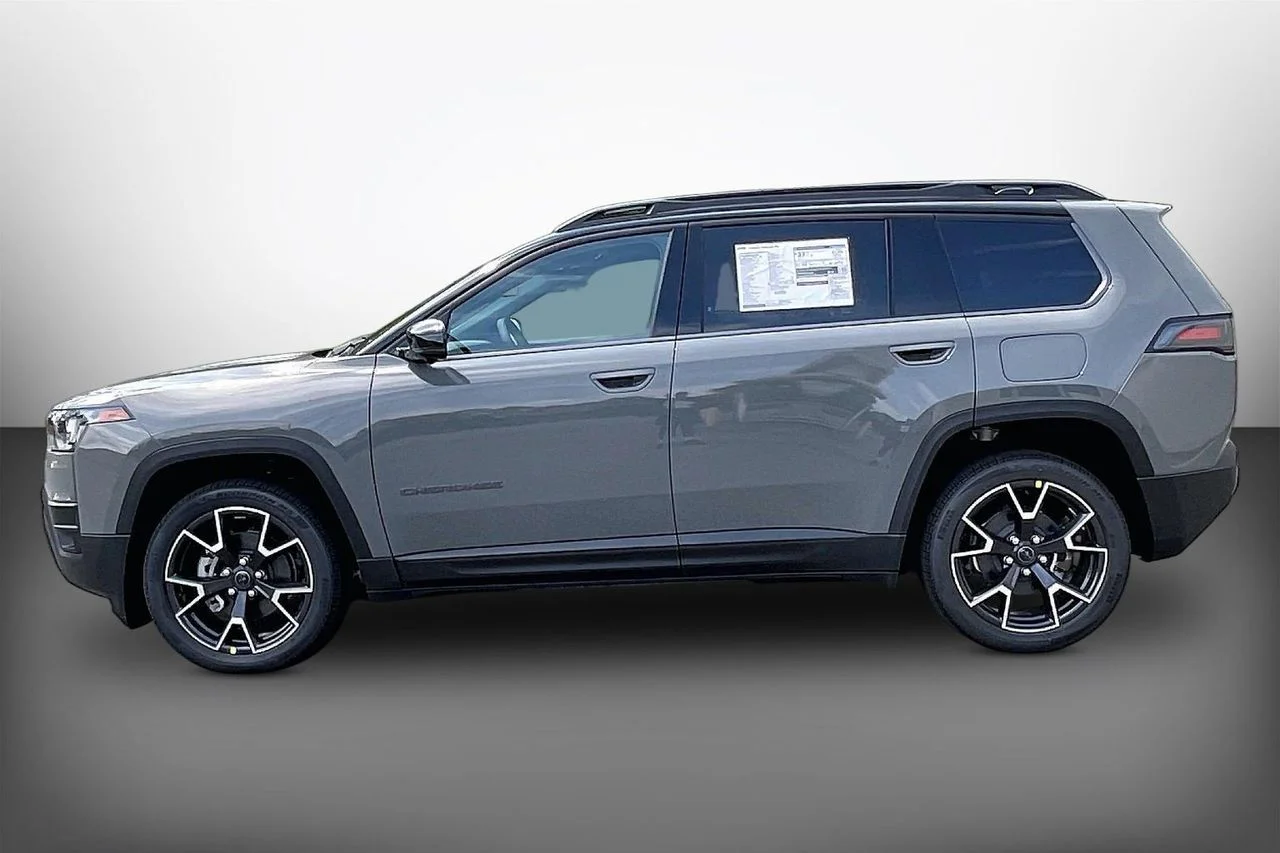 New 2026 Sting-Gray Clear-Coat Exterior Paint Jeep Overland image 5