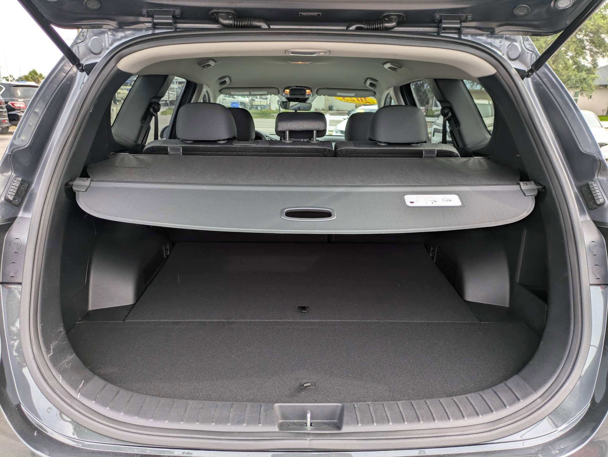 Used 2023 Portofino Gray Hyundai SE image 12