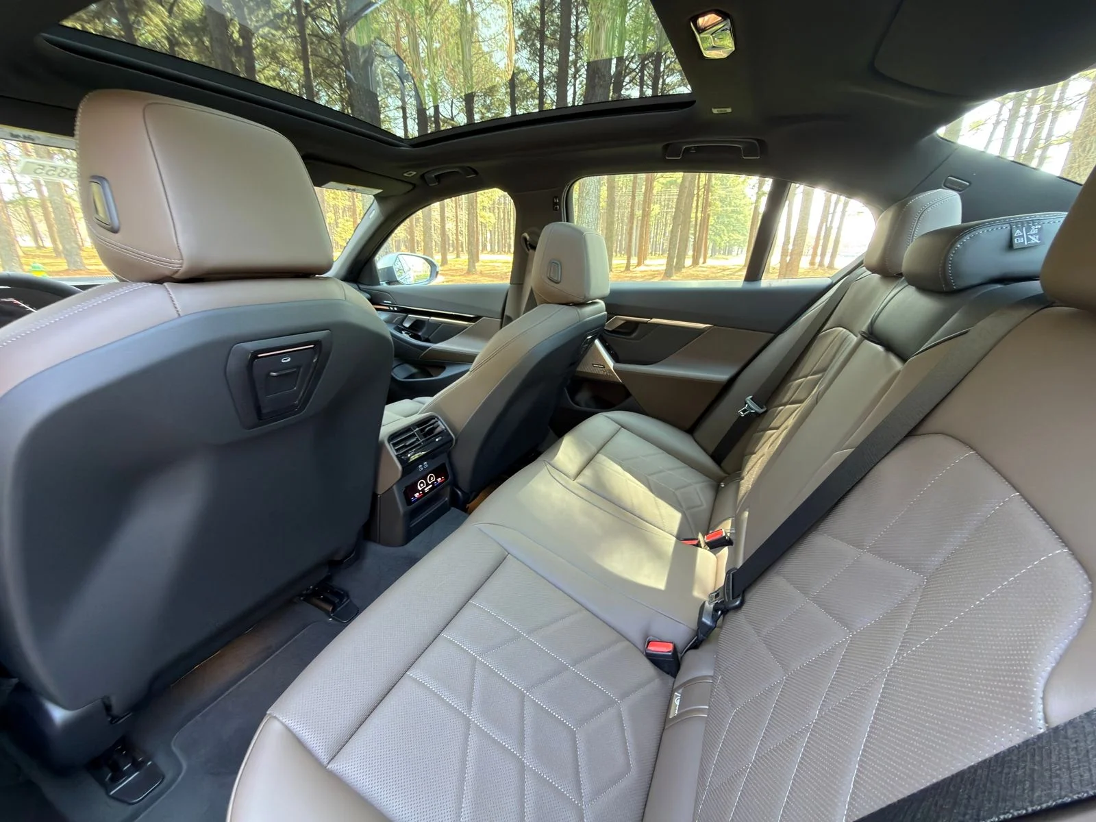 New 2026 Oxide Grey Metallic BMW 530i xDrive image 15