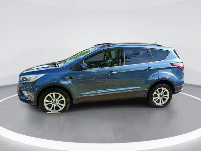 Used 2018 Blue Ford SE image 2