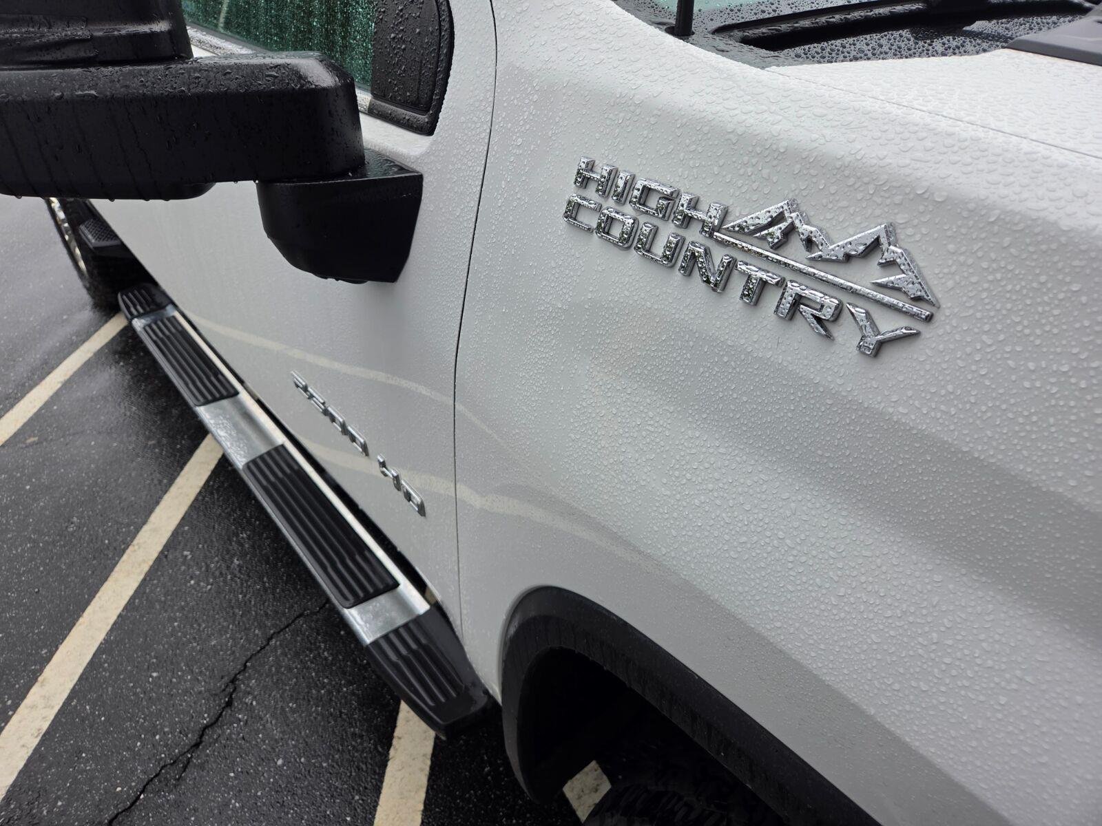Used 2021 SUMMIT WHITE Chevrolet High Country image 7