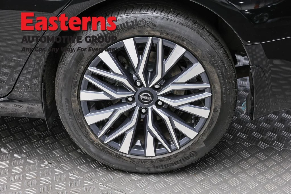 Used 2023 Black Nissan 2.5 SV image 8