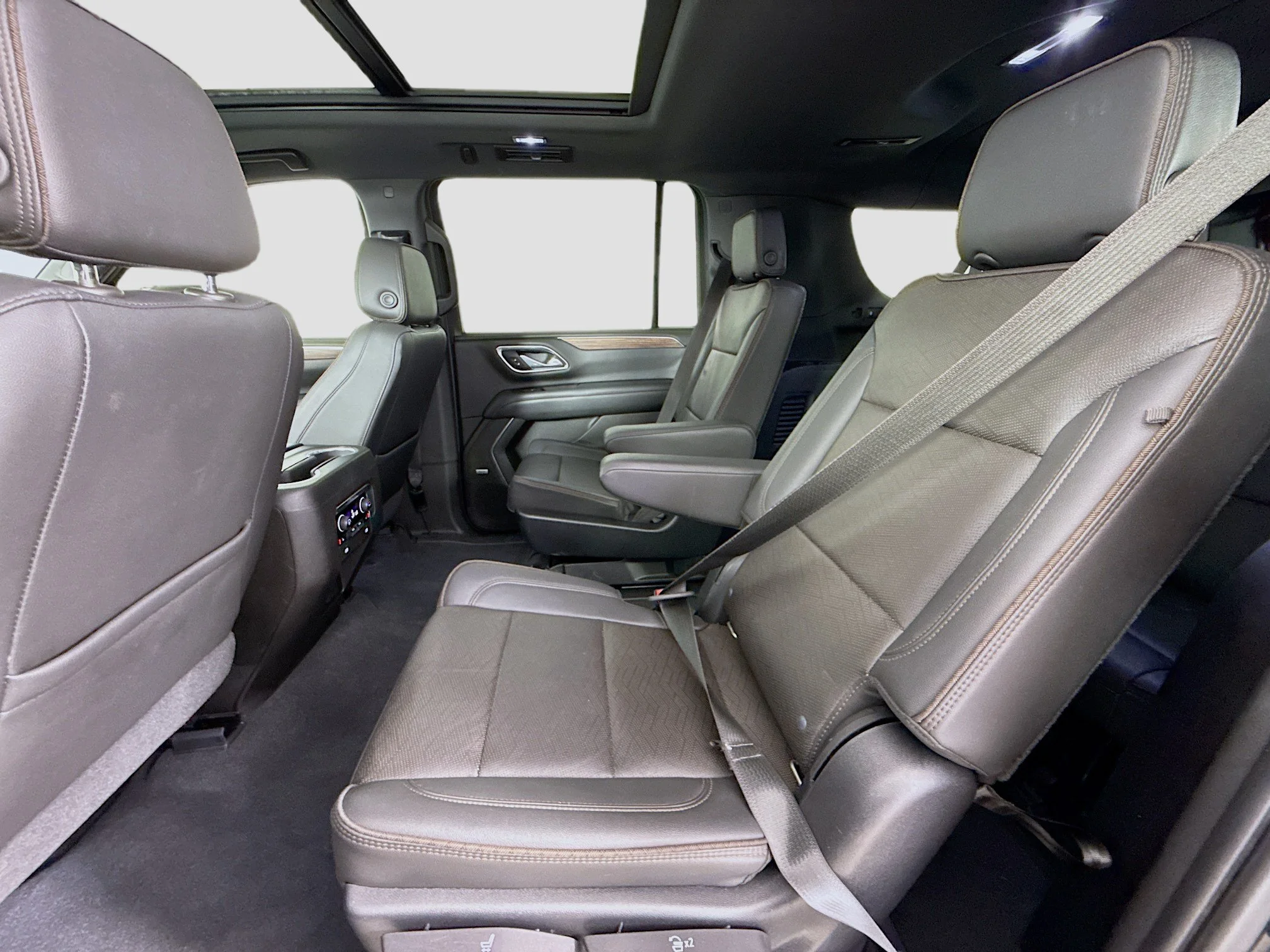 Used 2021 Shadow Gray Metallic Chevrolet High Country image 28