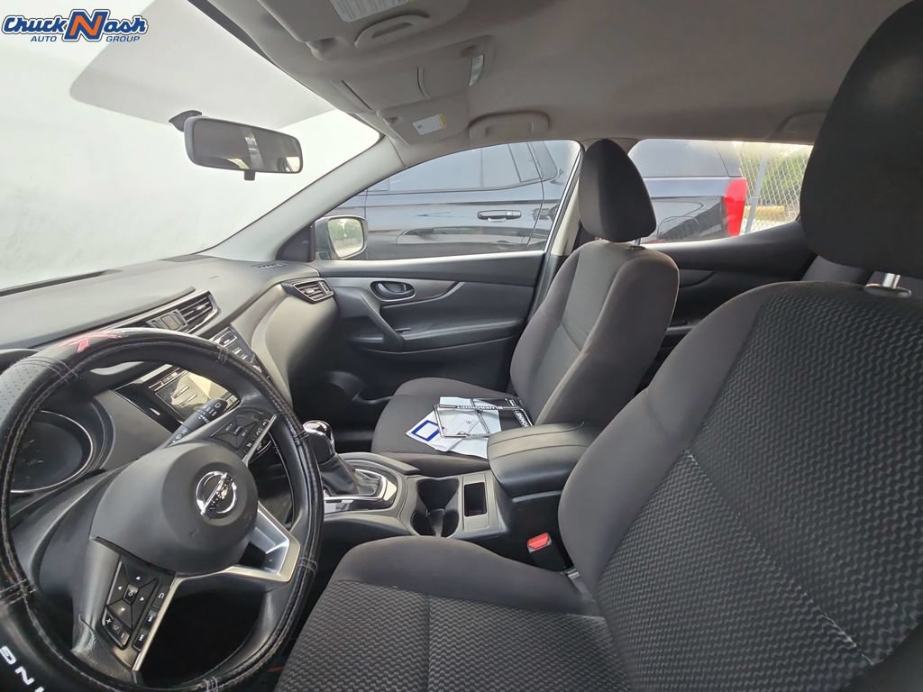 Used 2018 Silver Nissan S image 10