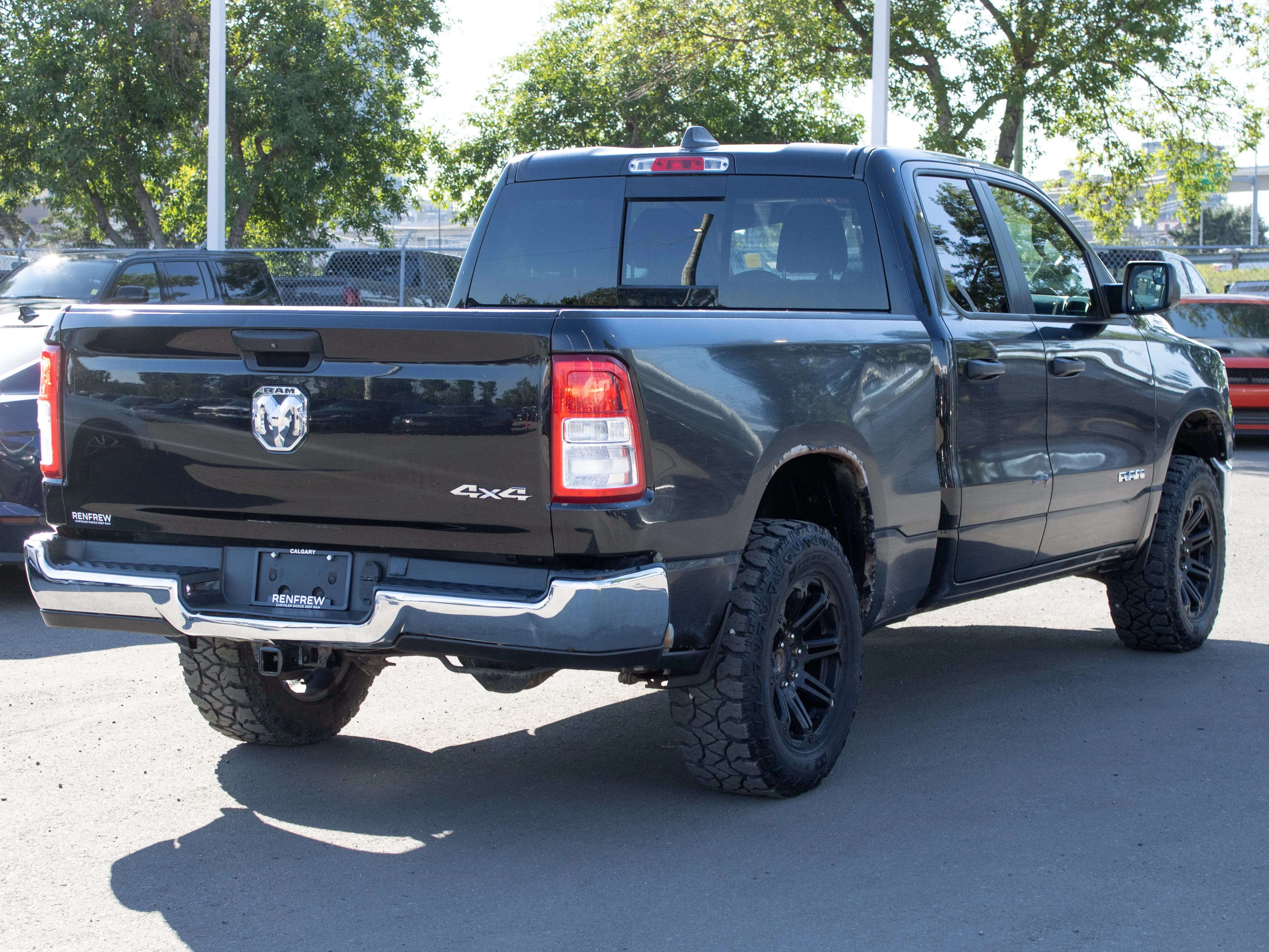 Used 2019 Black RAM Tradesman* 5.7L HEMI V8 | Class IV Hitch | Spray-In Bedliner | Bluetooth | Backup Camera | image 16
