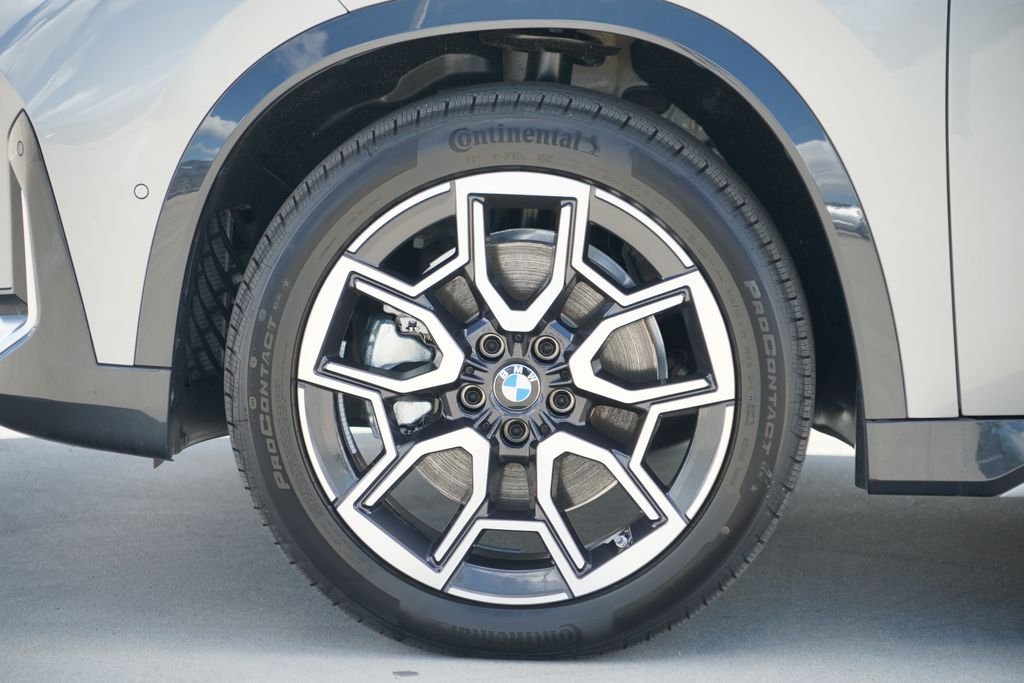 New 2026 Space Silver Metallic BMW xDrive28i image 5