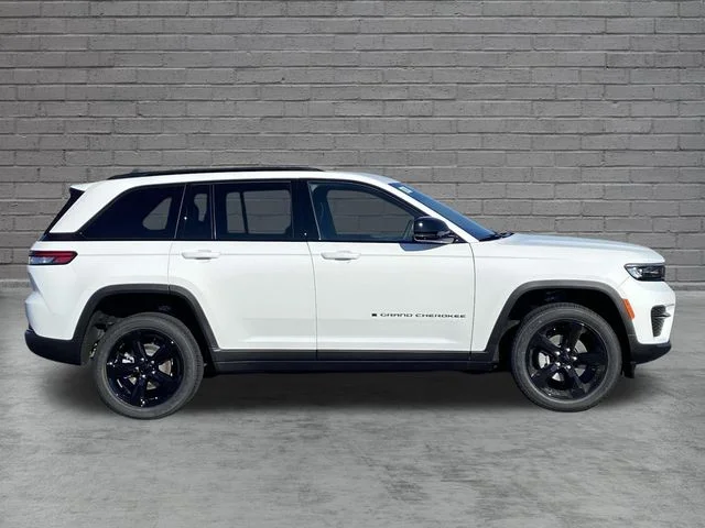 New 2025 Bright White Clear-Coat Exterior Paint Jeep Altitude image 2