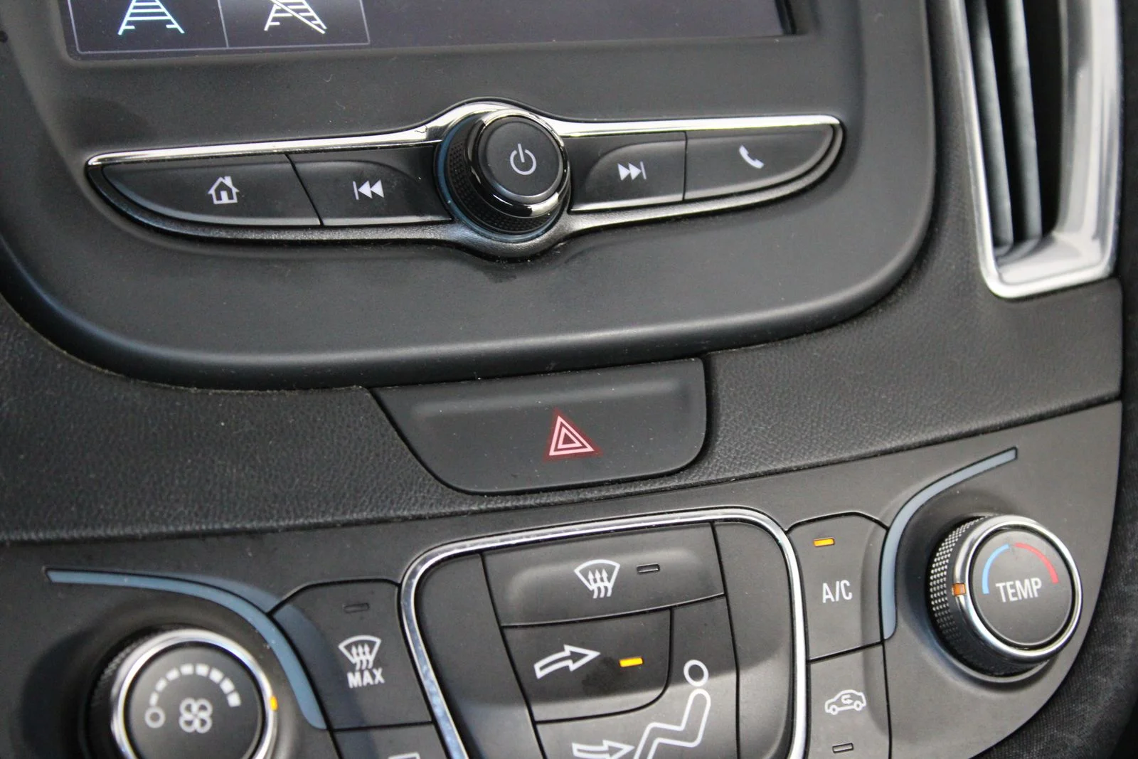 Used 2017 White Chevrolet LT image 19