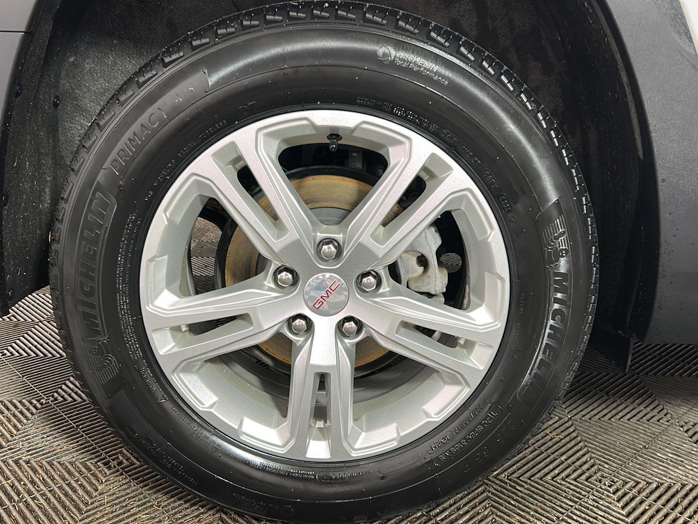 Used 2024 Summit White GMC SLE image 2