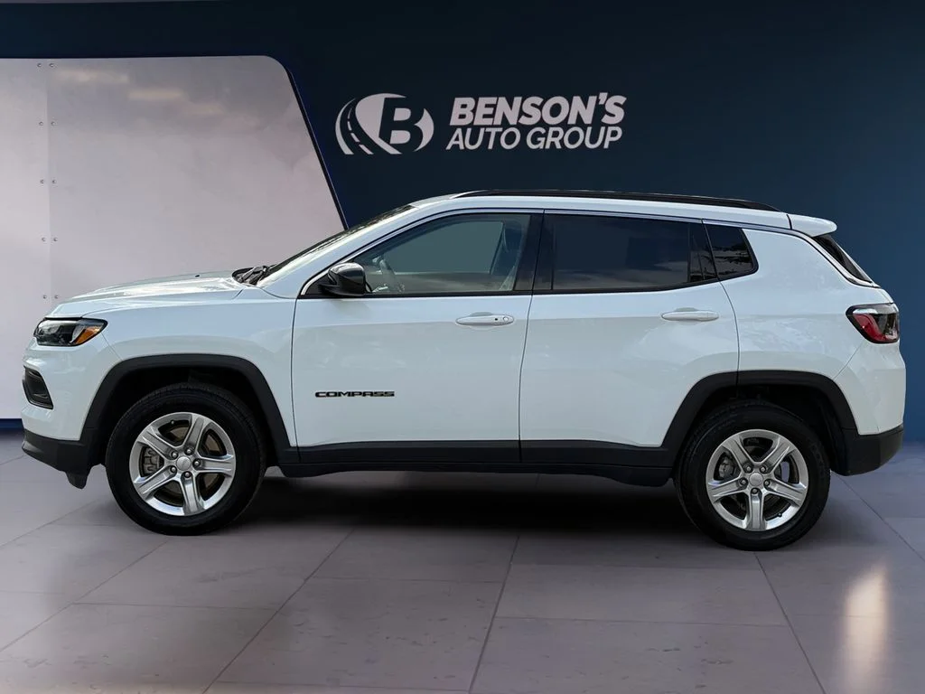 Used 2024 White Jeep Latitude image 2