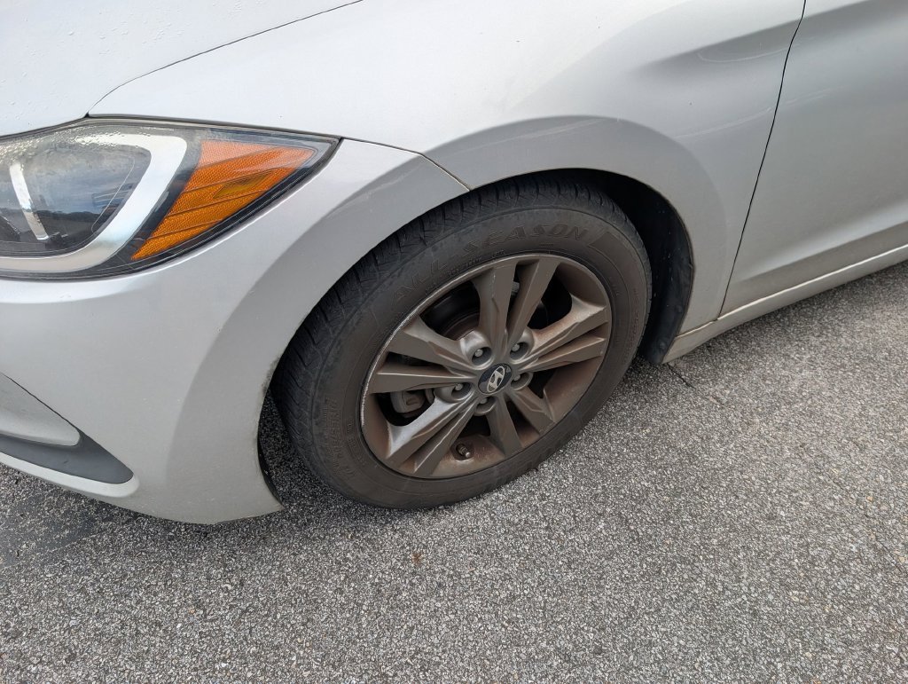Used 2018 Silver Hyundai SEL image 6