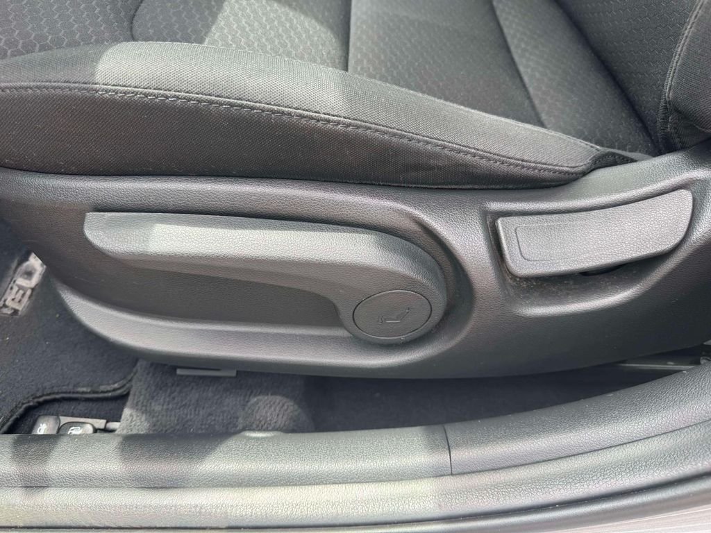 2020 Hyundai Elantra Value Edition - Photo 13