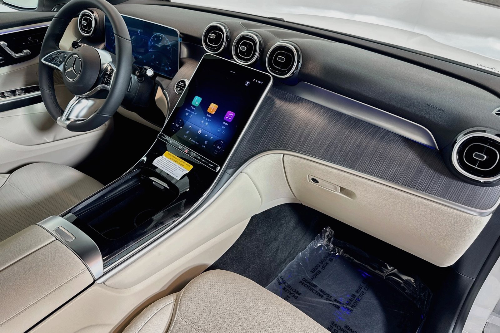 New 2026 Polar White Mercedes-Benz GLC 300 image 26