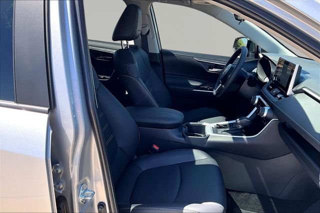 Used 2025 Silver Toyota XLE Premium image 7