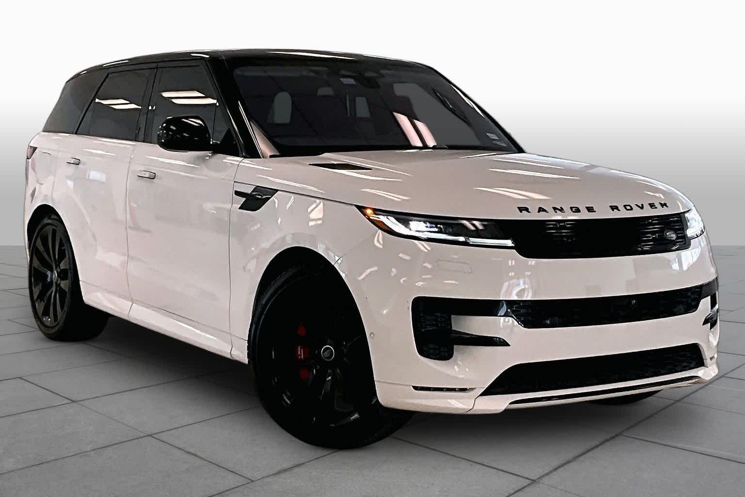 Used 2023 Fuji White Land Rover SE Dynamic image 2