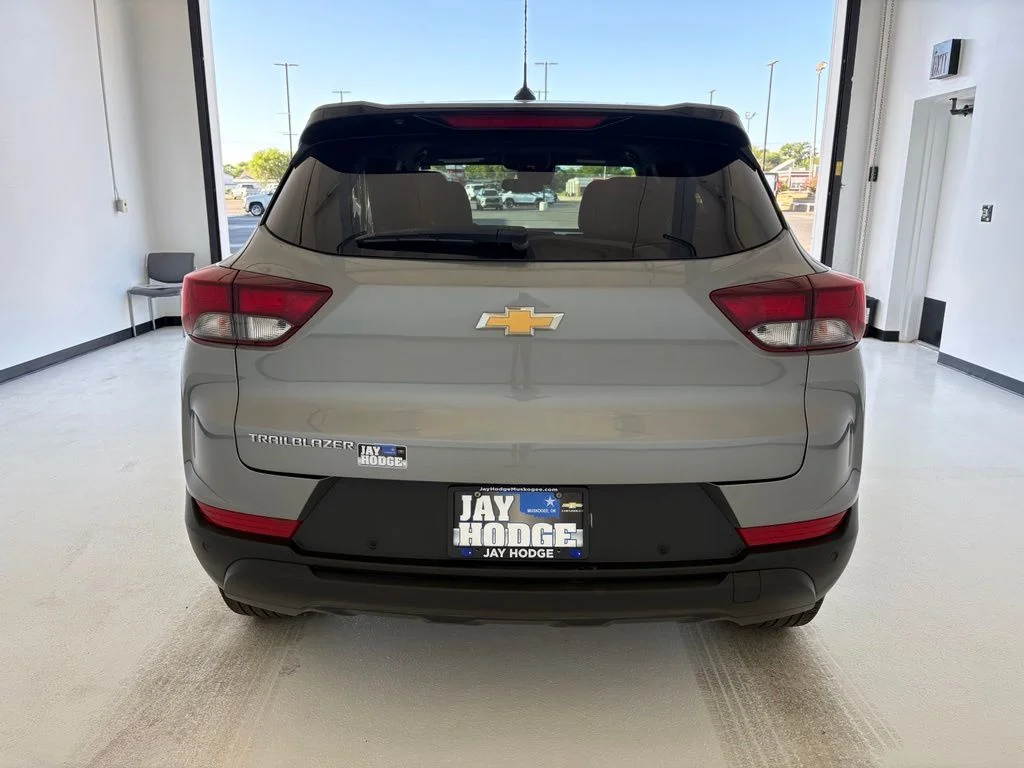 Used 2025 Gray Chevrolet LS image 18