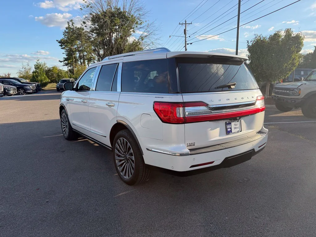 Used 2019 White Lincoln Reserve image 5