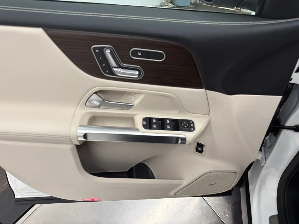 New 2026 White Mercedes-Benz GLB 250 image 16