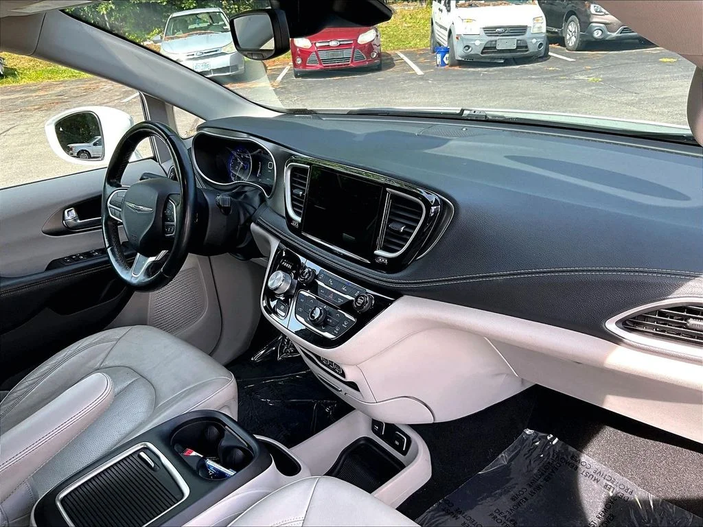 Used 2021 Bright White Clearcoat Chrysler Touring L image 14