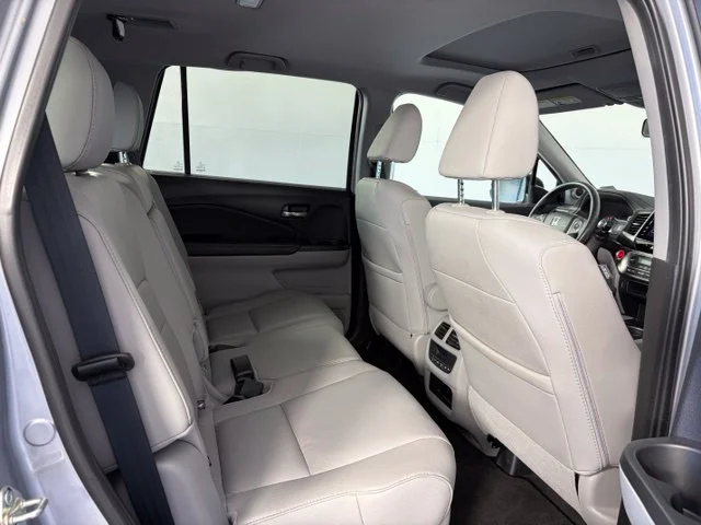 Used 2018 Silver Honda EX-L image 44