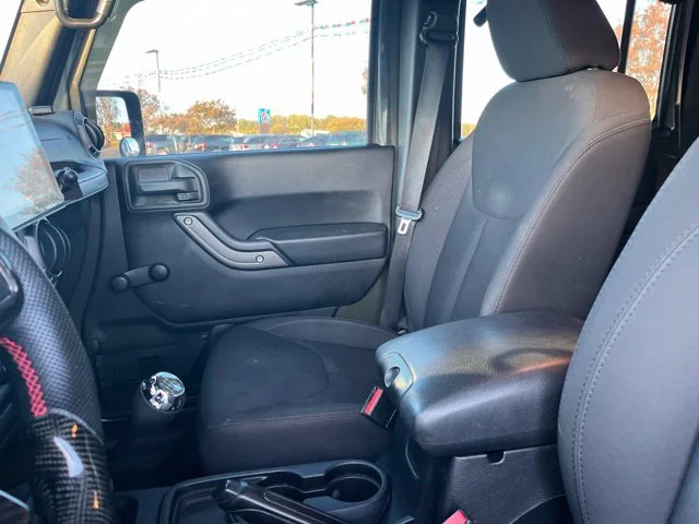 Used 2016  Jeep Unlimited Sport image 9