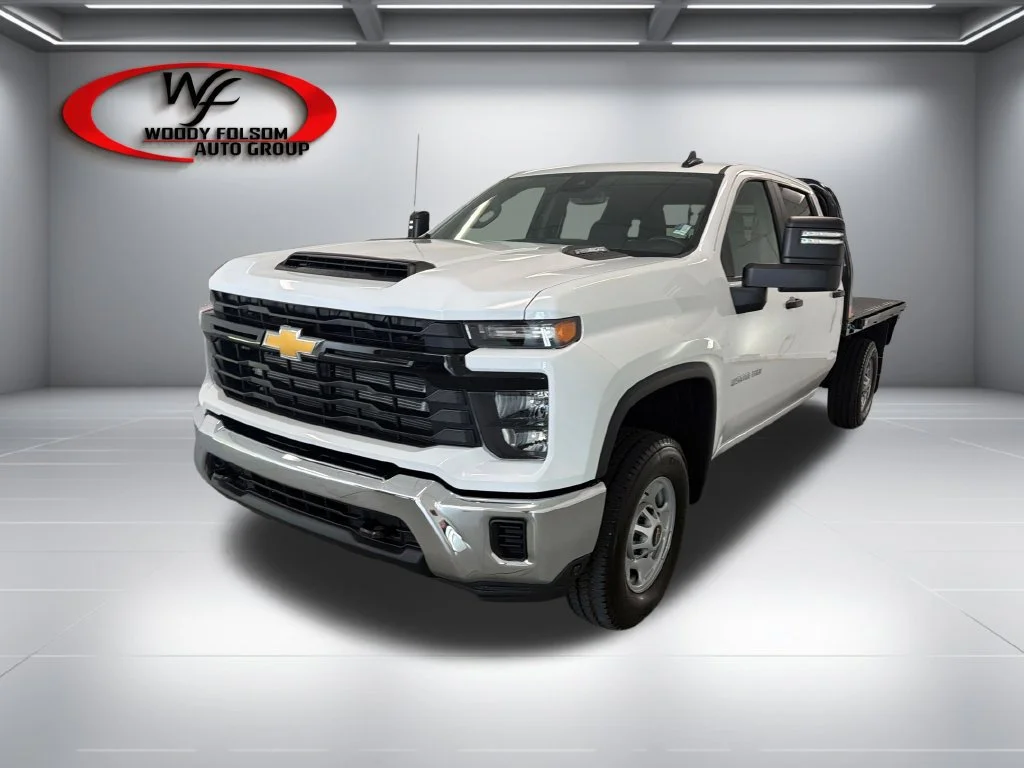 New 2026 Summit White Chevrolet WT image 3
