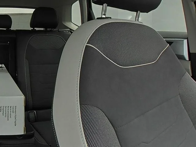 New 2026 Black Volkswagen 1.5T SE image 39
