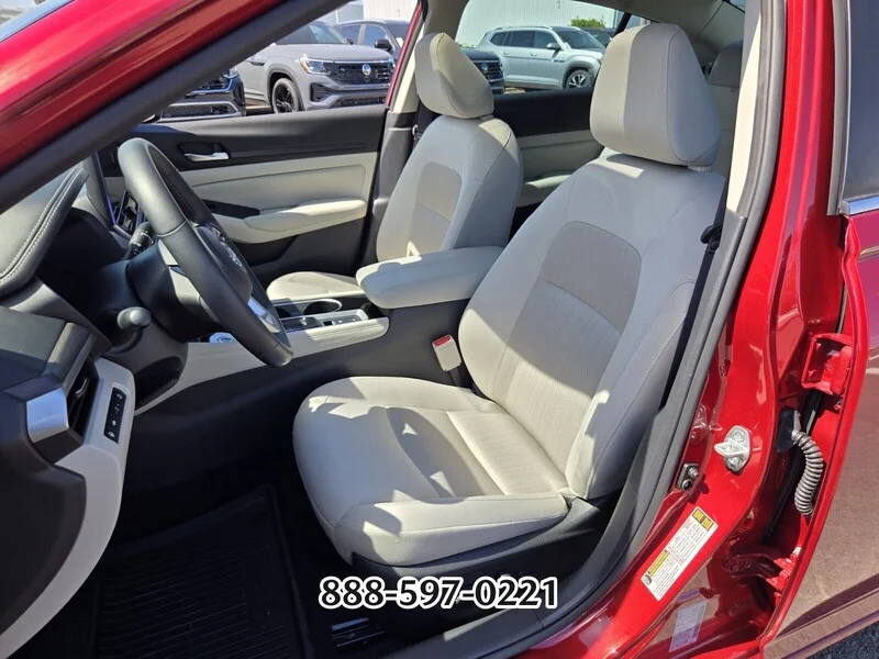 Used 2024 Scarlet NISSAN 2.5 SV image 9