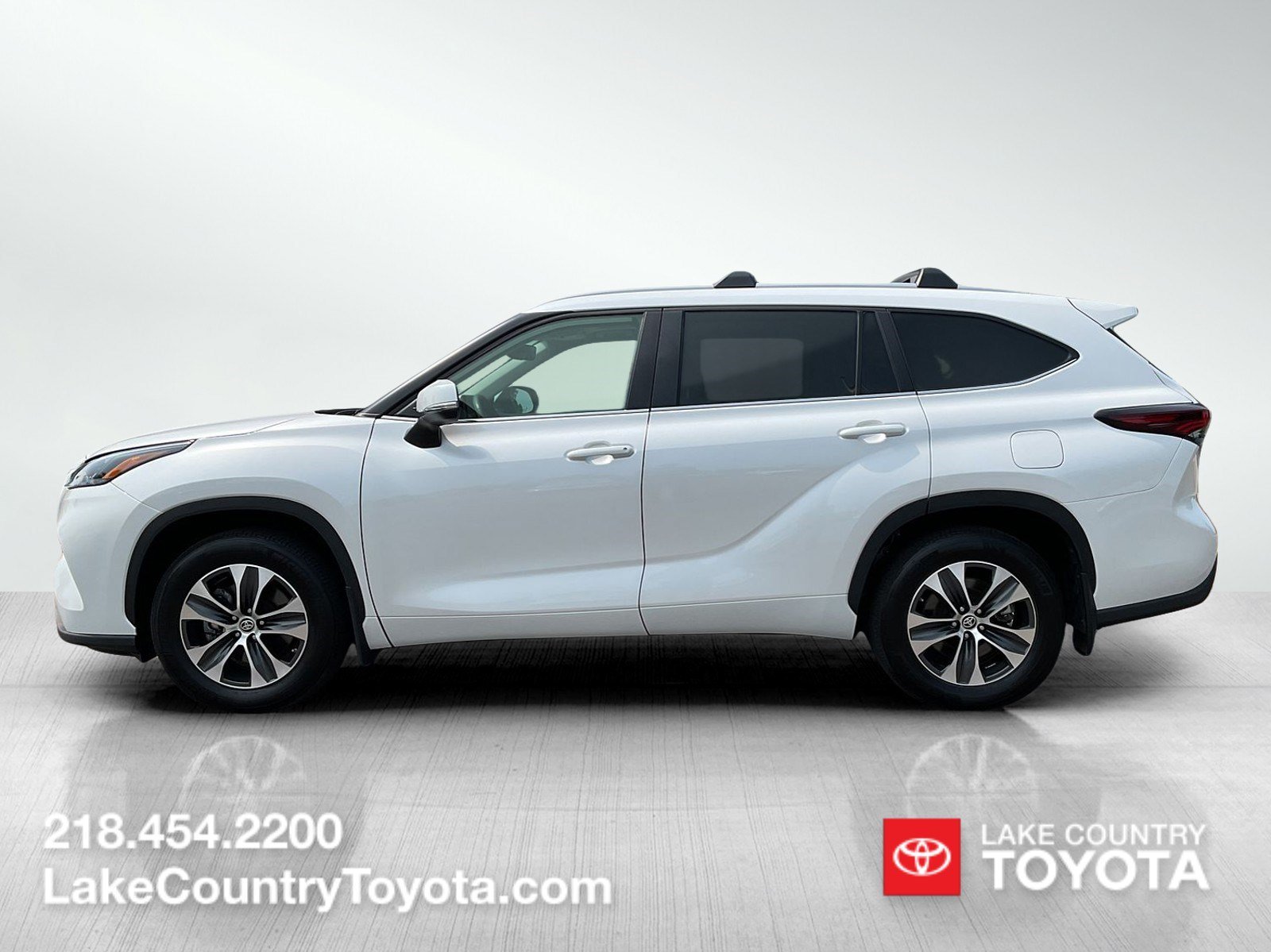 Used 2024 Toyota Highlander XLE with VIN 5TDKDRBH2RS555563 for sale in Brainerd, Minnesota