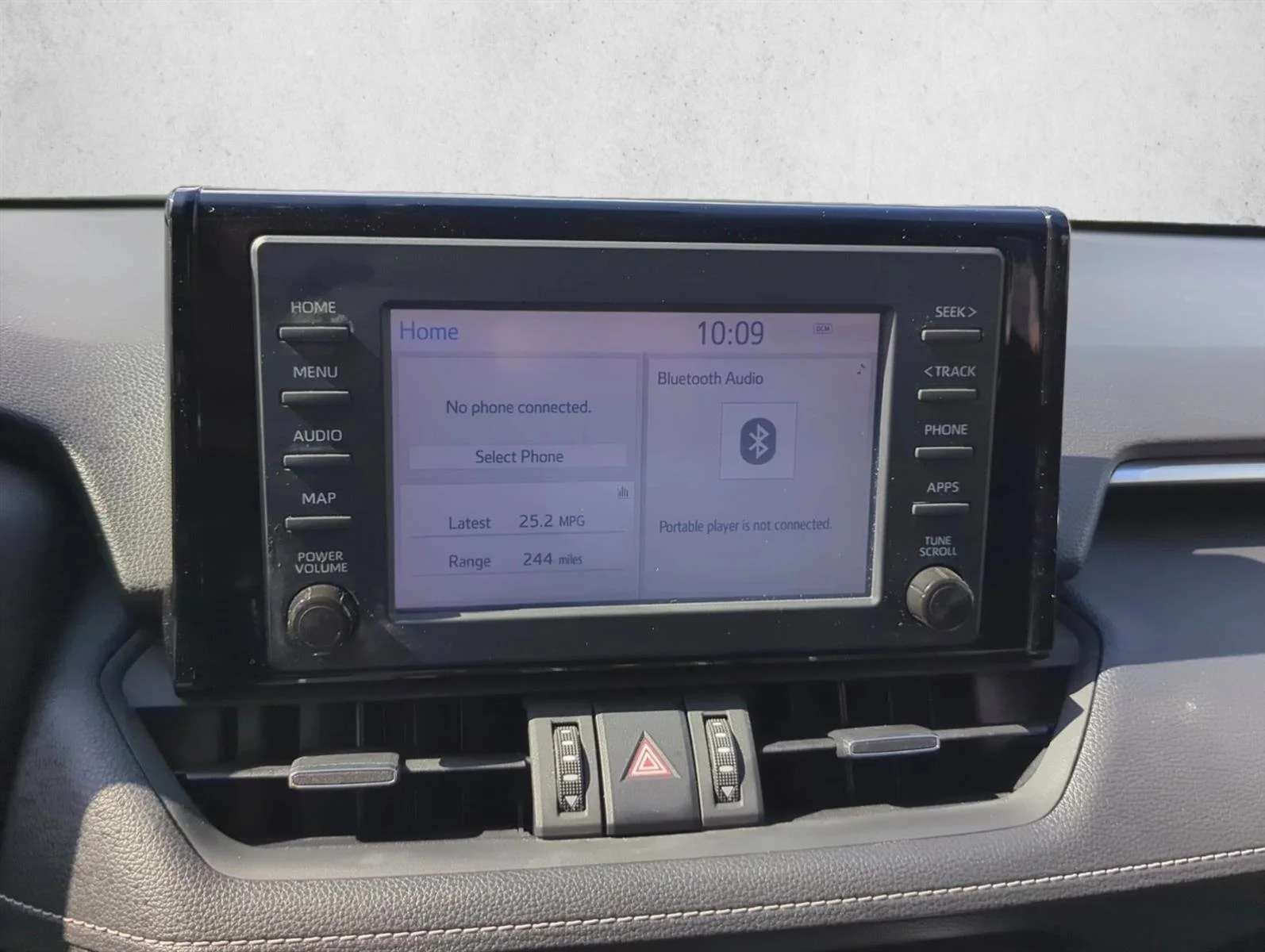 Used 2019 Super White Toyota XLE Premium image 21
