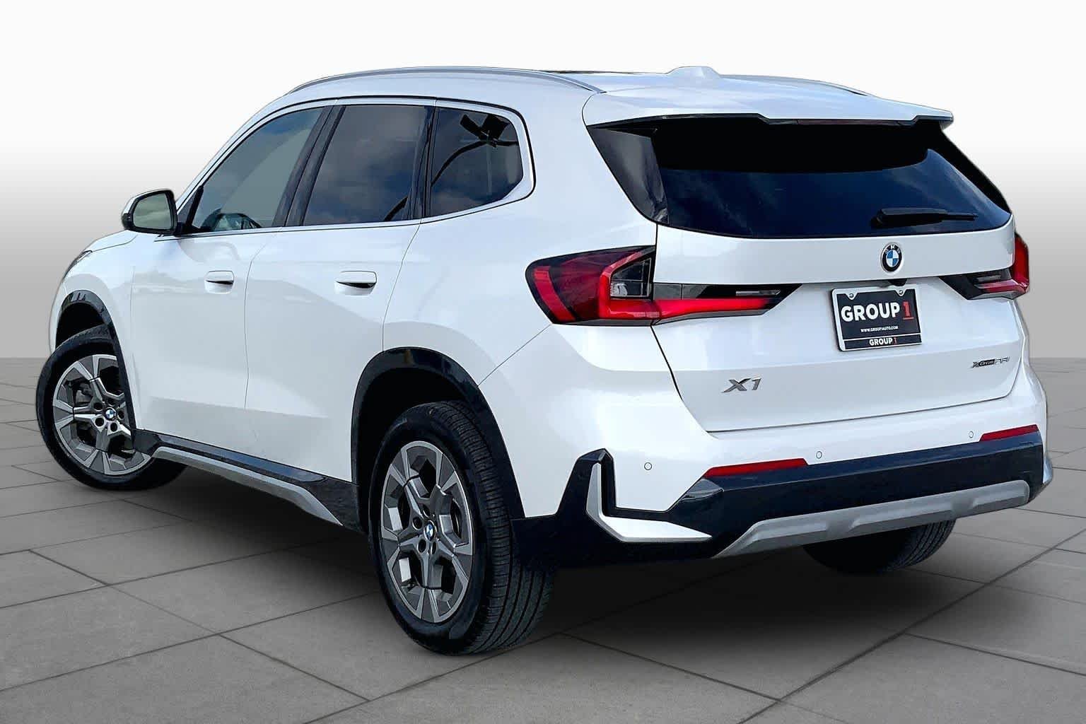 Used 2026 Mineral White Metallic BMW xDrive28i image 12