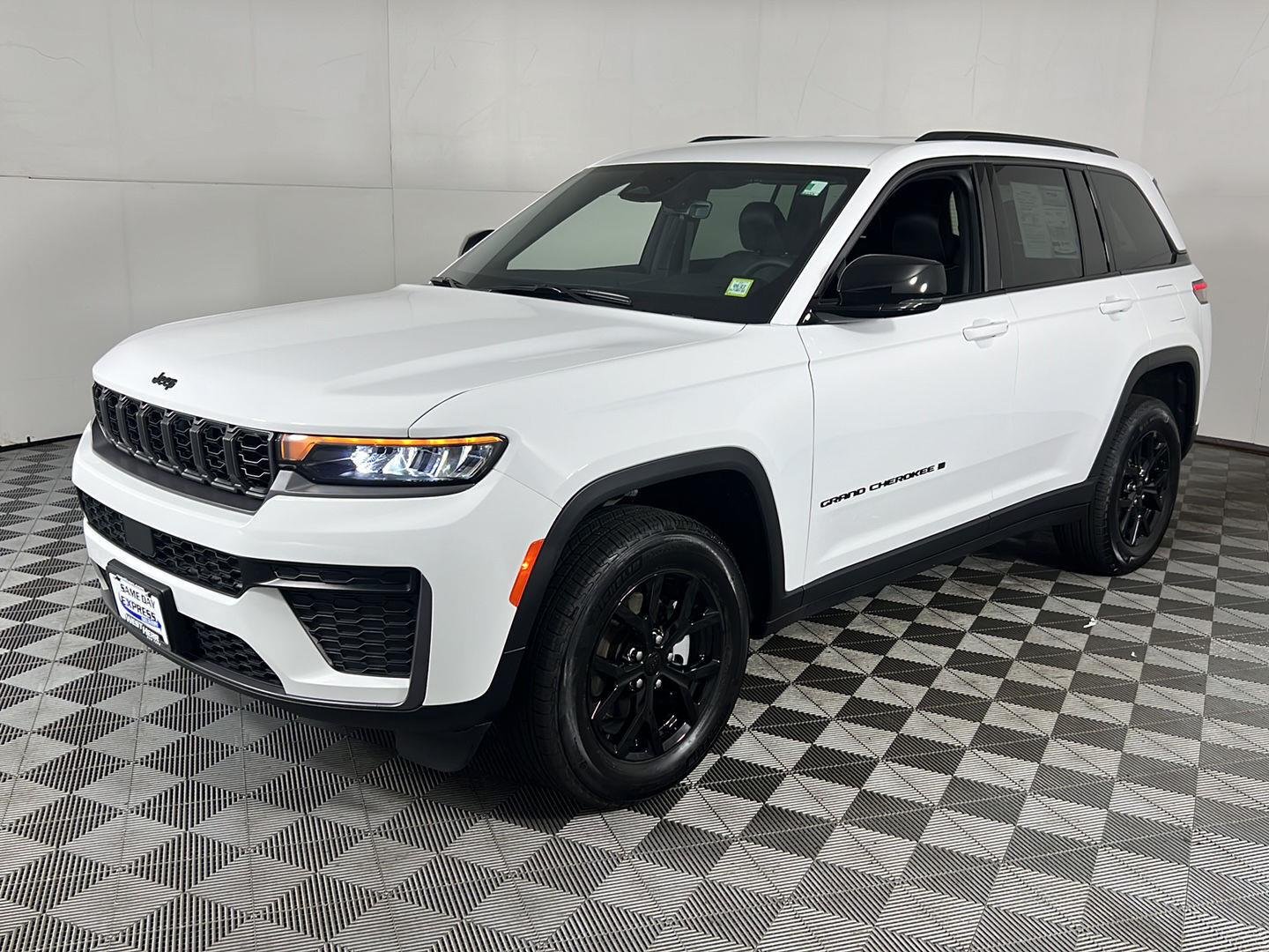 Used 2026 Bright White Clearcoat Jeep Laredo Altitude image 5