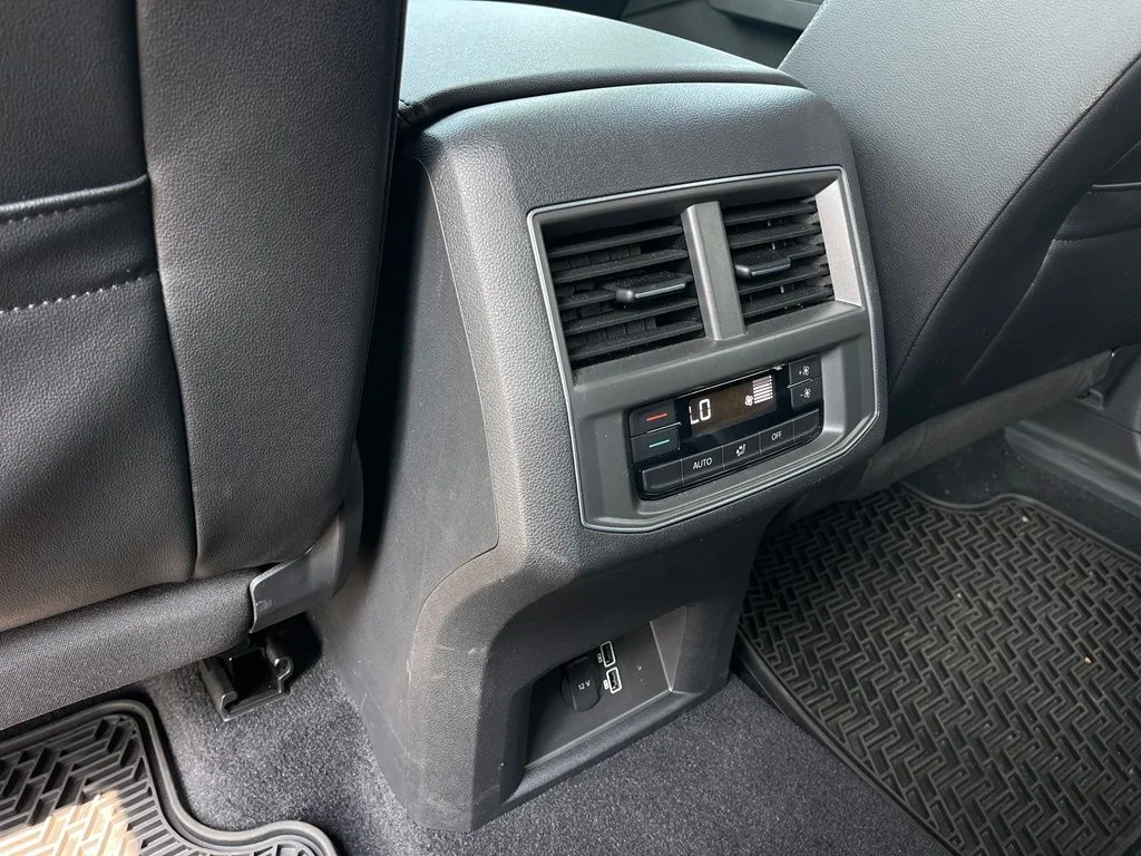 Used 2019 Pacific Blue Metallic Volkswagen 3.6L V6 SE image 29
