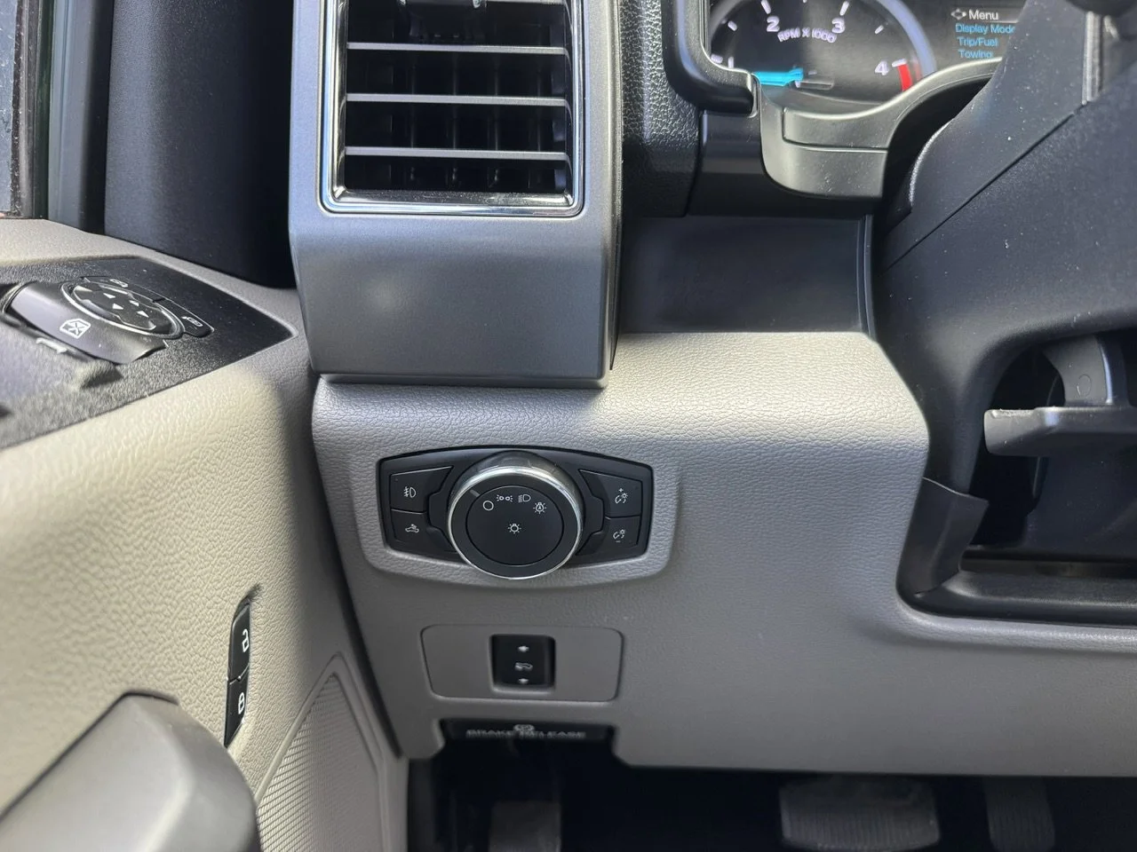 Used 2019 Ingot Silver Ford XLT image 32