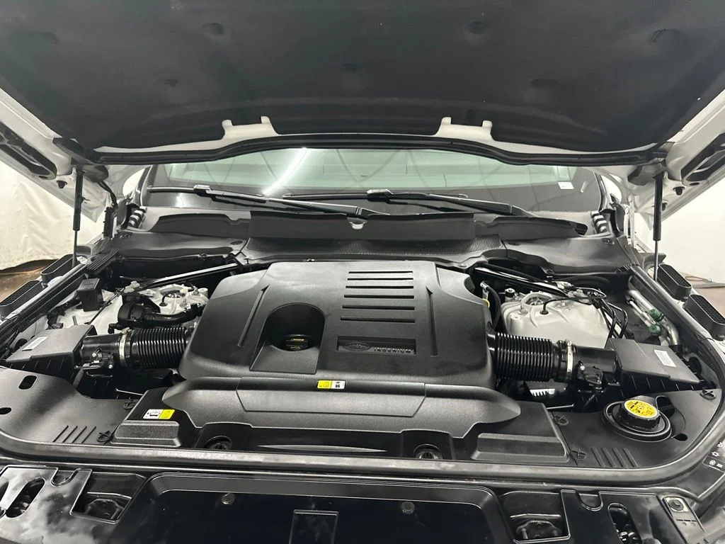 Used 2022 White Land Rover HSE Silver Edition image 12