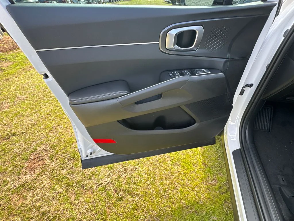 New 2026 Glacial White Pearl Kia LX image 10