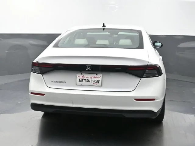 Used 2026 White Honda SE image 6