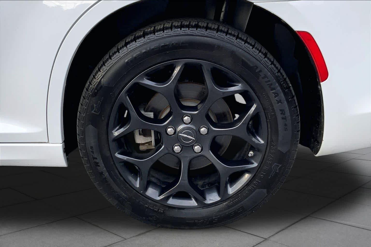 Used 2023 Bright White Clearcoat Chrysler Touring L image 11