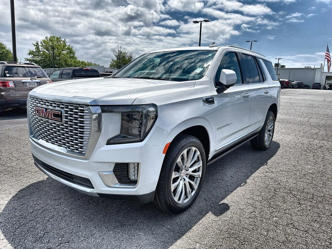 Used 2023 Summit White GMC Denali image 4