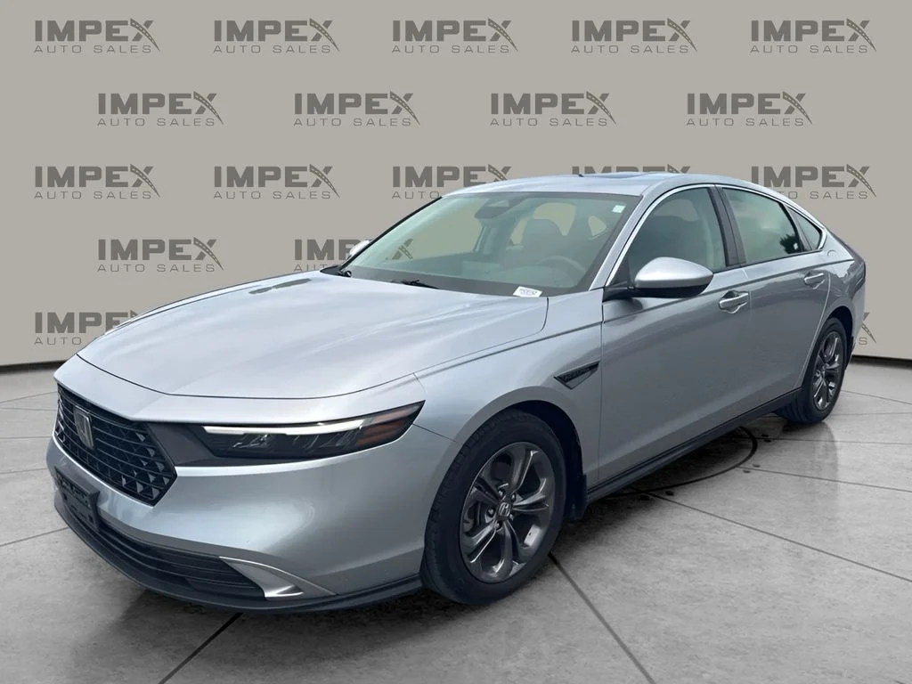 Used 2023 Silver Honda EX image 1