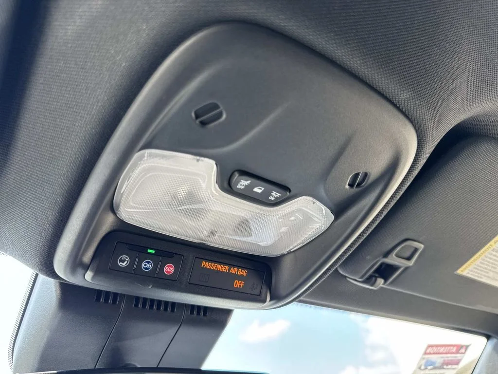 Used 2024 Silver GMC Elevation image 43
