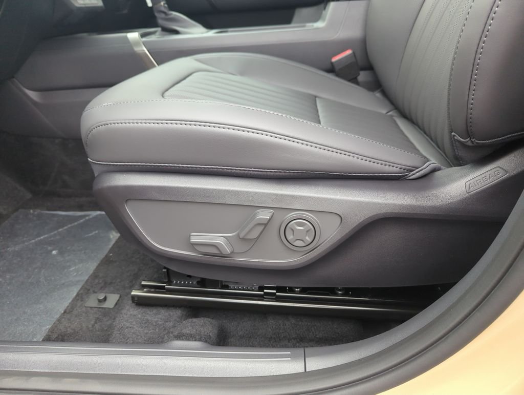 New 2027 Terrain Brown Kia X-Line S image 13