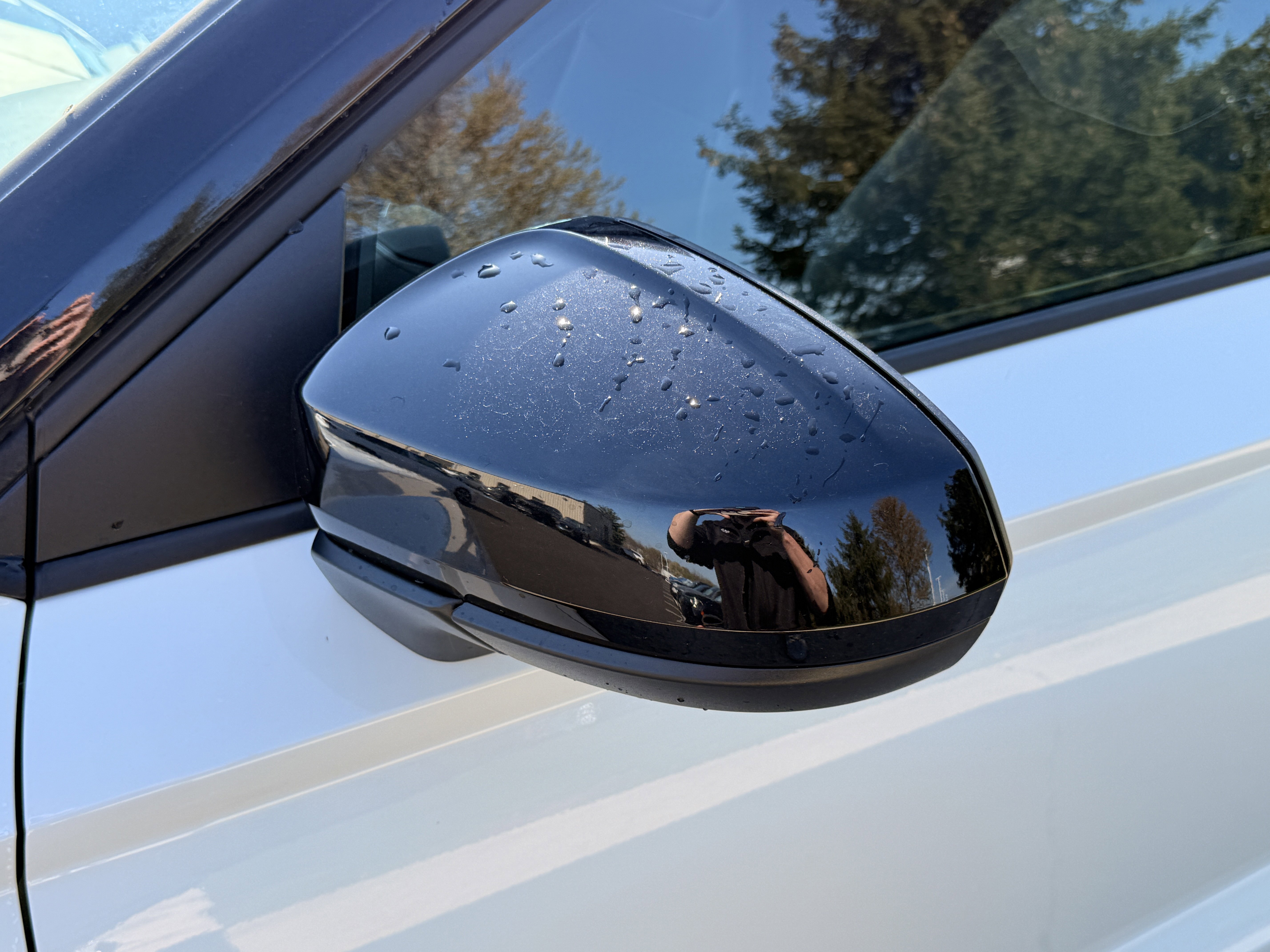 New 2026 Pure White w/Deep Black Roof Volkswagen SE Black image 18
