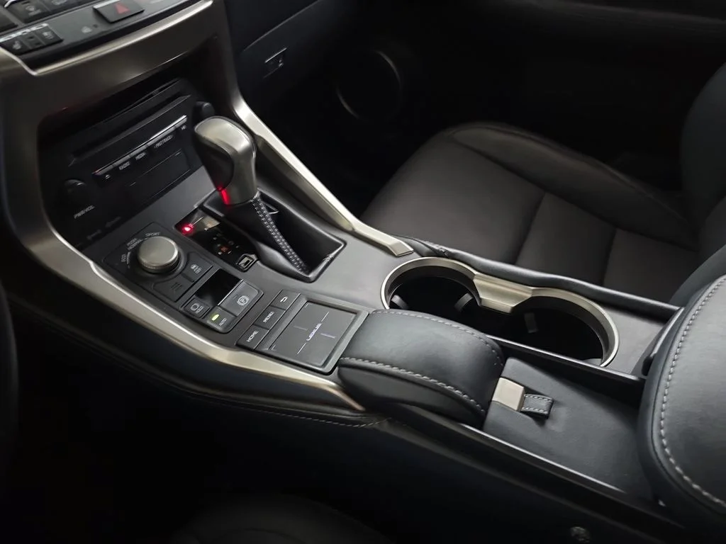 Used 2017  Lexus 200t F Sport image 28