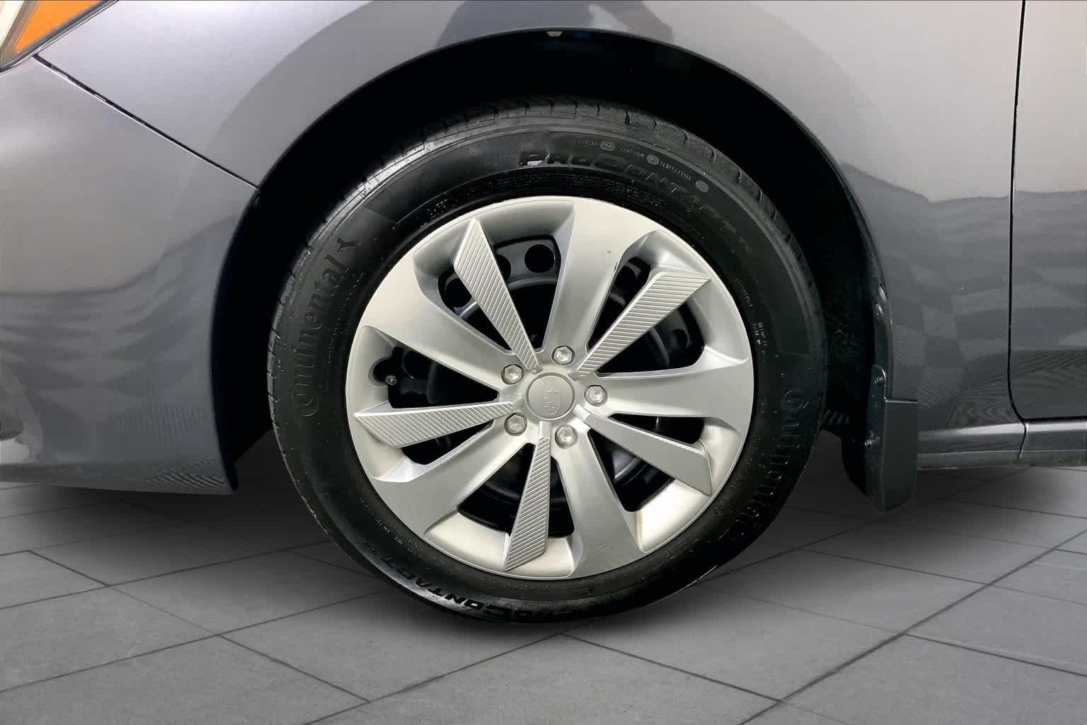 Used 2018 Magnetite Gray Metallic Subaru  image 11