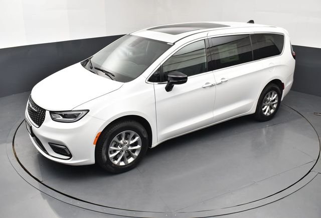 2026 Chrysler Pacifica Select - Photo 15