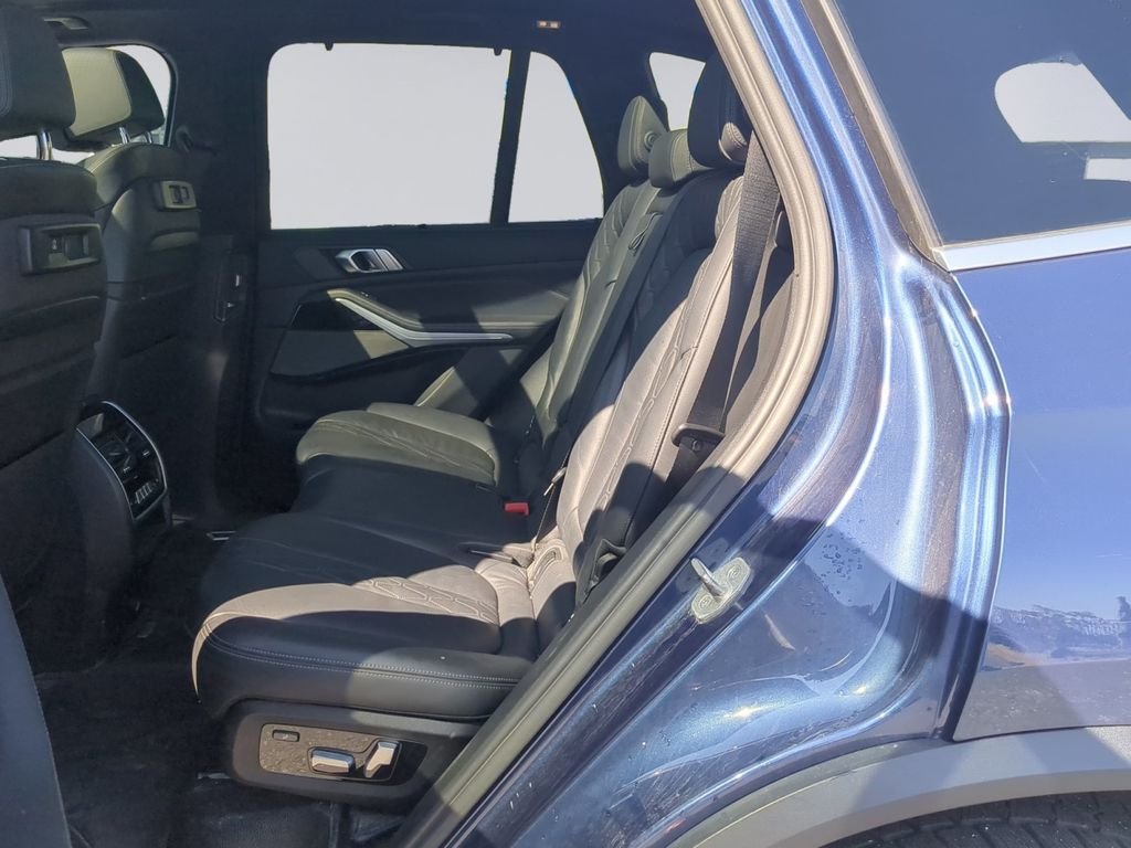 Used 2021 Blue BMW xDrive40i image 18
